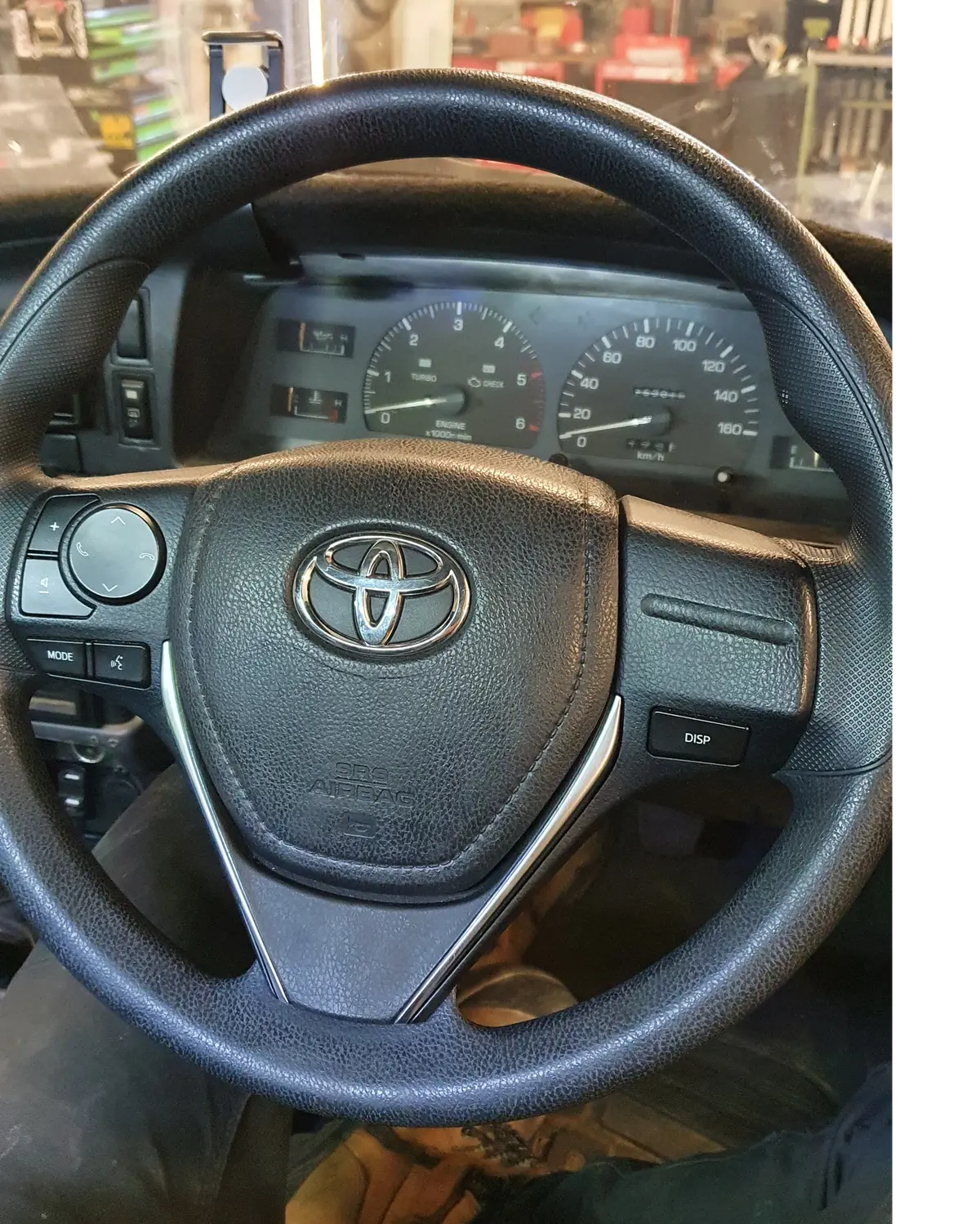 Hilux Steering Wheel Conversion - Horn Adapter Hub 1