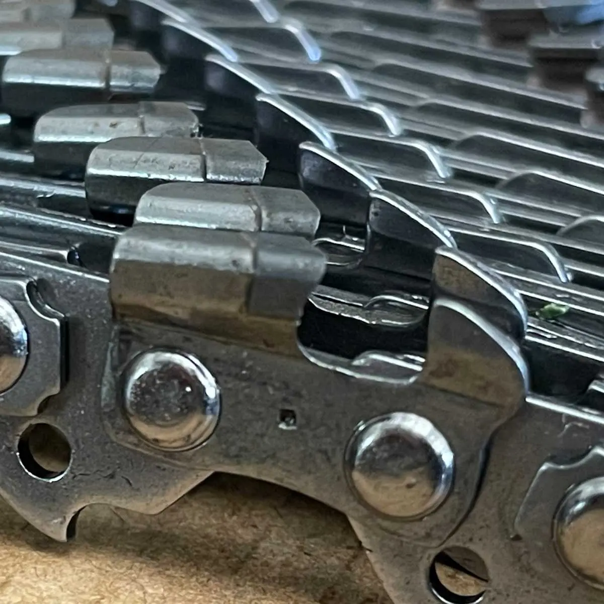 Maya 3/8Lp" Carbide Chainsaw Chain – Semi-Chisel Tipped & Low-Kickback (.043" & .050") 1
