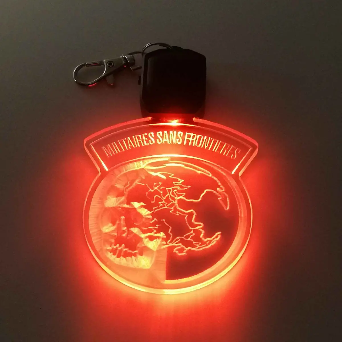 Metal Gear Militaires Sans Frontieres Led Light Acrylic Keychain , Christmas Tree Ornament 2