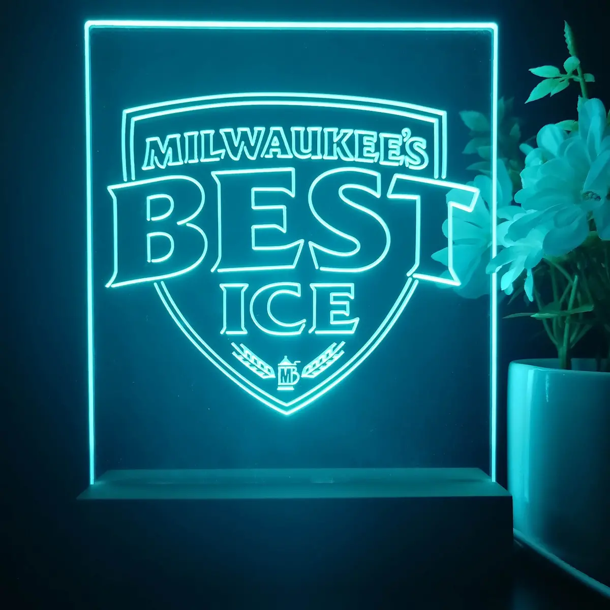Milwakuee's Best Ice Beer 3D Illusion Night Light Desk Lamp 1