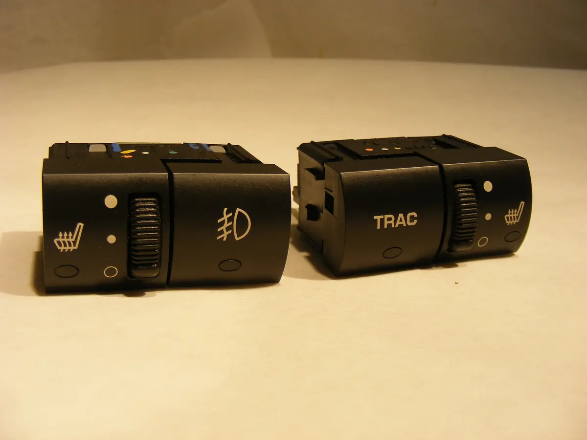 Saturn Ls L100 L200 V6 Heated Seat Switch Pair 09135225 09135224 + Fog Light & Traction Control 1