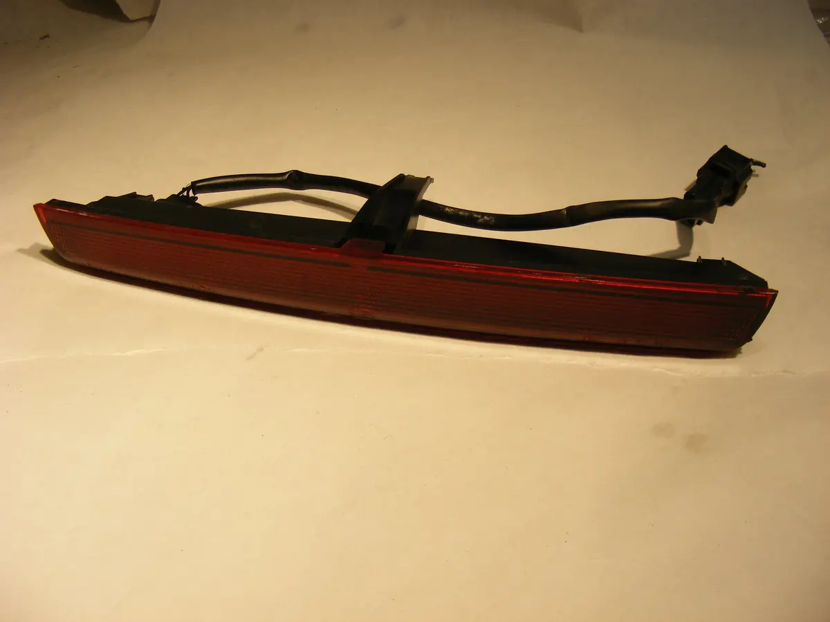 Volvo 9483350 C70 Convertible Center High Mount Led 3Rd Brake Light Oem 1