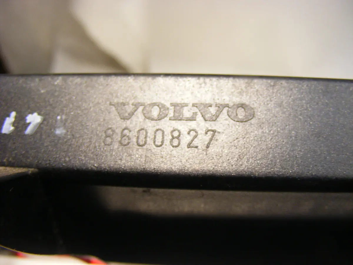 Volvo 9483350 C70 Convertible Center High Mount Led 3Rd Brake Light Oem 2