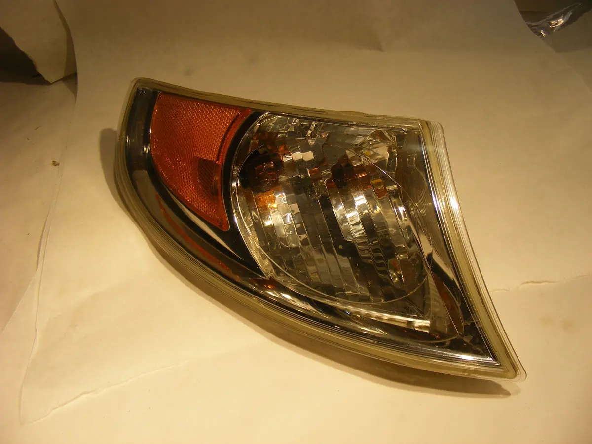 Saab 9-5 Right Hand Passenger Side Turn Signal Parking Light 02 03 04 05 12761339 89900390 5336771 1