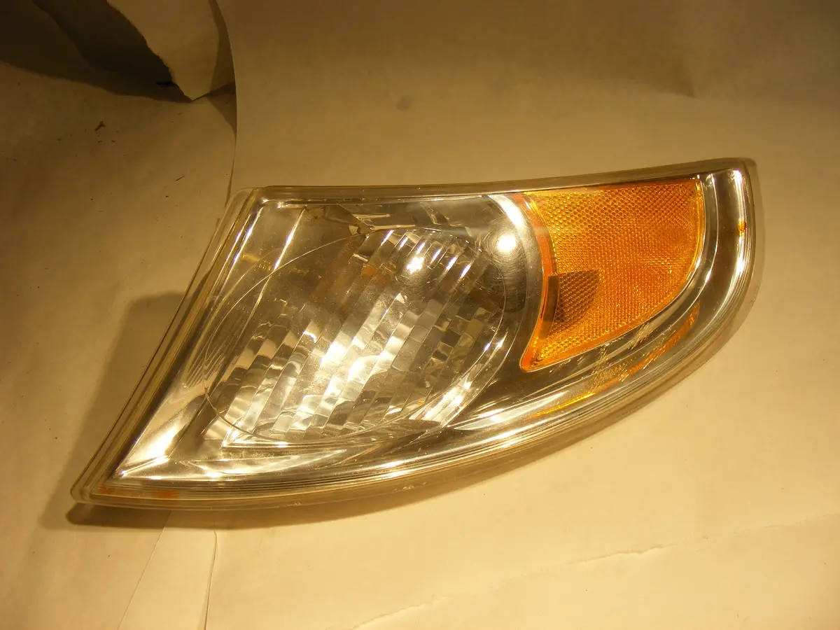 Saab 9-5 Left Hand Driver Side Turn Signal Parking Light Lamp 02 03 04 05 5493754 89007319 5336763 1