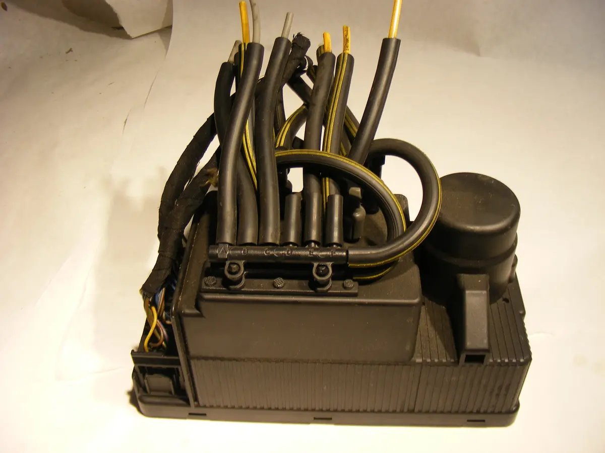 Mercedes Benz W140 S-Class Bosch Central Locking Vacuum Pump Motor 1408001748 0132006350 1