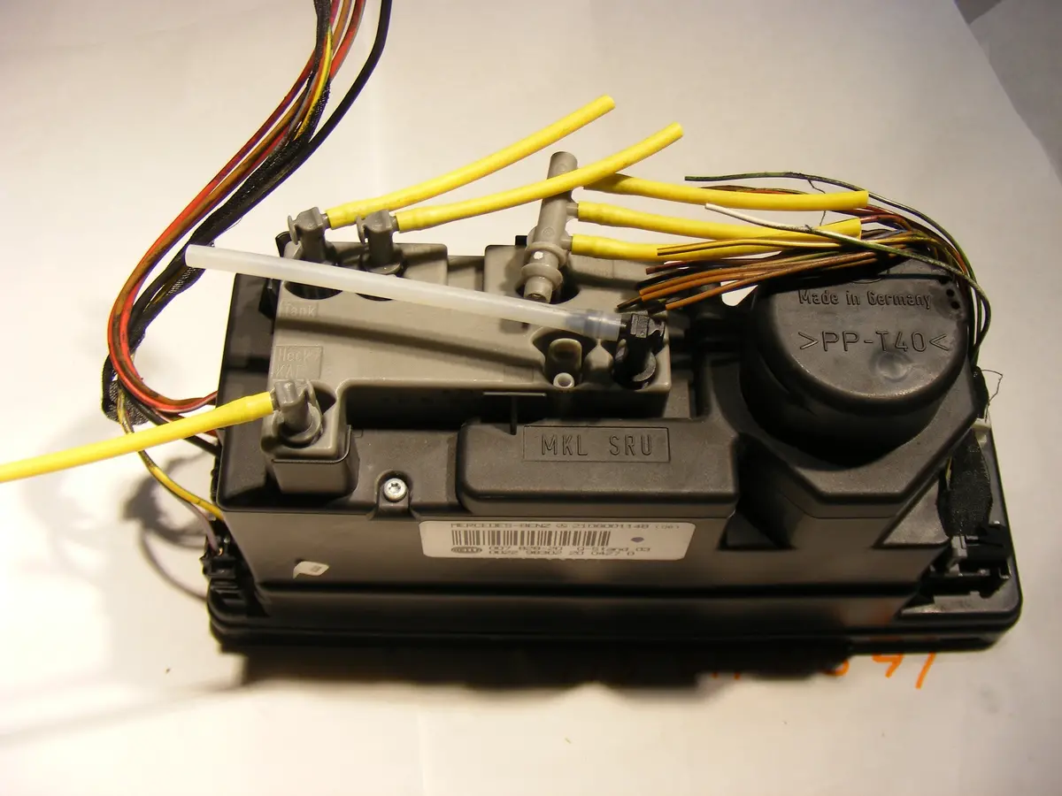Mercedes W210 W208 W202 Central Locking Vacuum Pump 2108001148 E320 E430 1