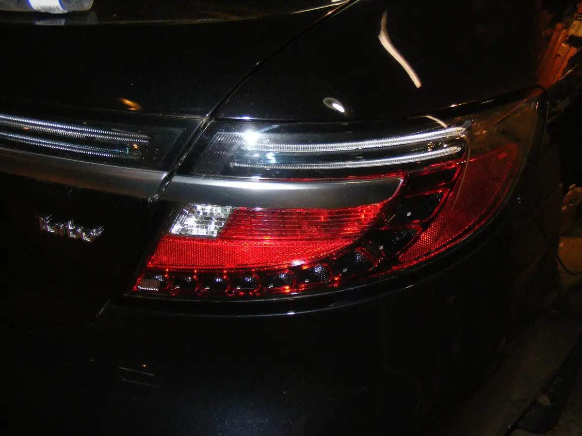 2010 2011 Saab Ng 9-5 Tail Light Assembly Passengerside - Genuine Saab 12776358 2
