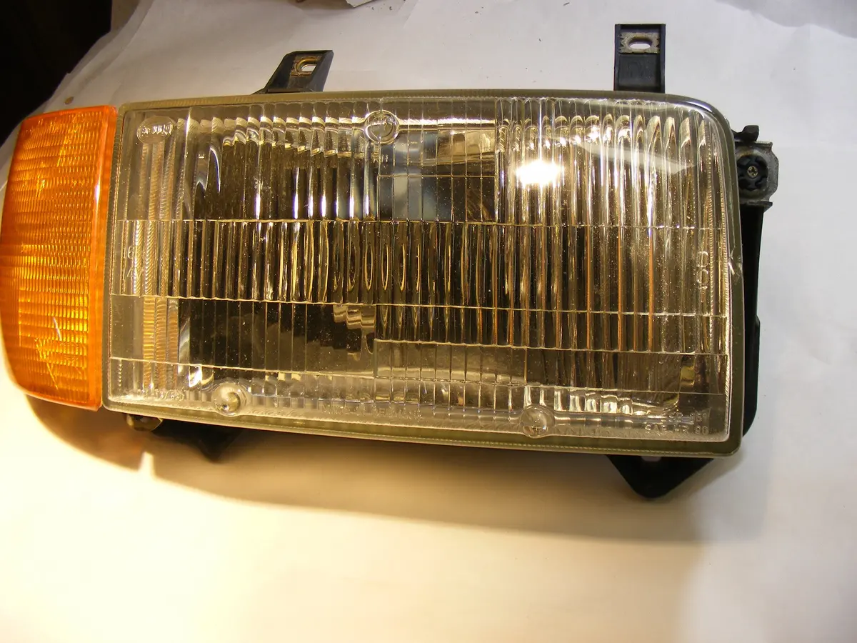 Vw Volkswagen Eurovan Headlight Head Light And Turn Signal Assembly 93 1993 701953050C / 701941005A 1