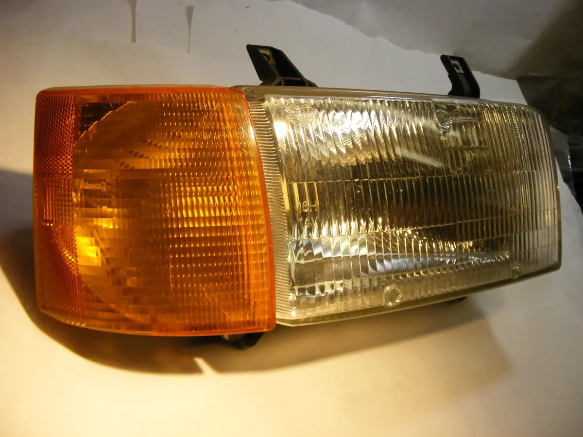 Vw Volkswagen Eurovan Headlight Head Light And Turn Signal Assembly 93 1993 701953050C / 701941005A 2