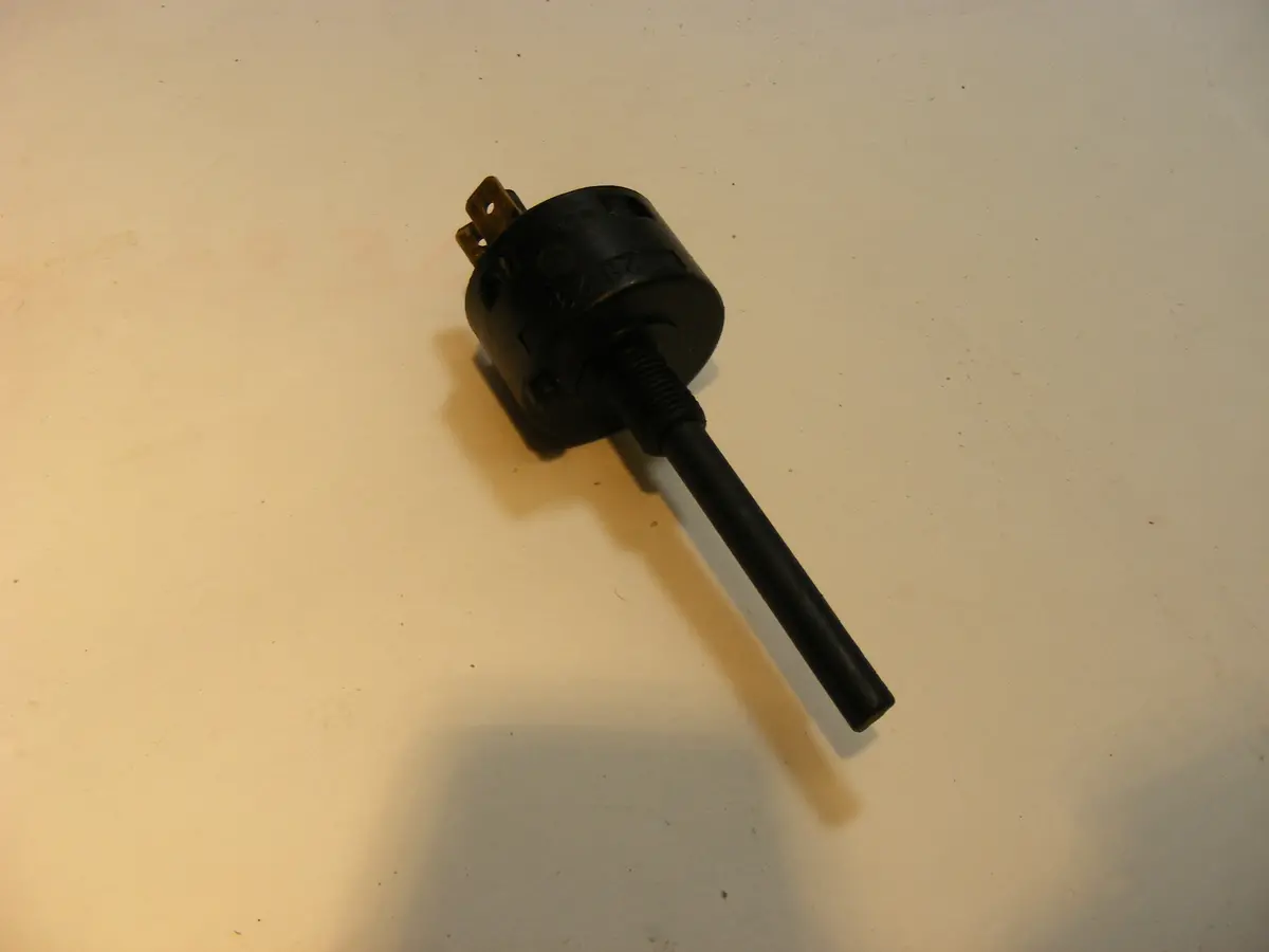 Volvo 240 244 245 Head Light Headlight Switch -- 1348516 1348517 1