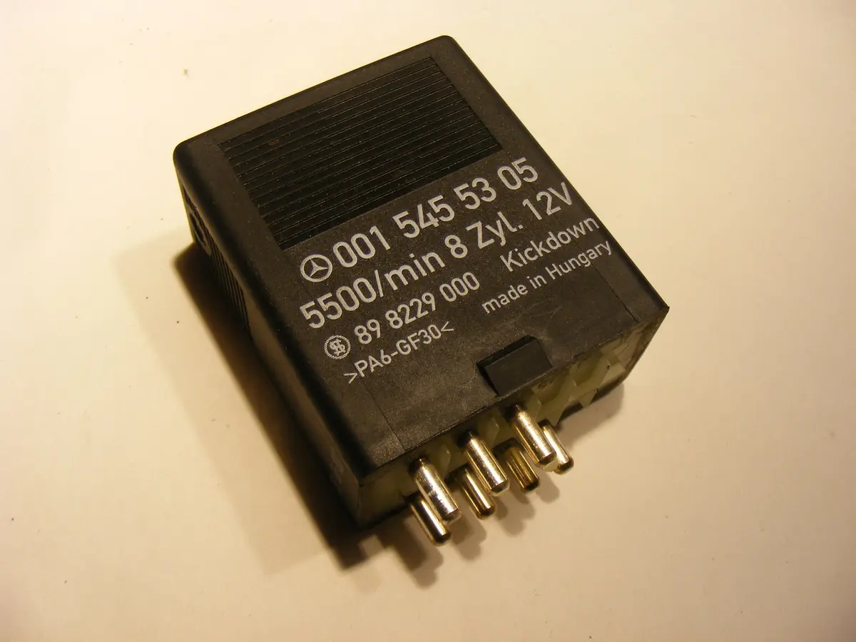 Mercedes R107 W126 500Sec Kickdown / Fuel Pump Relay 0015455305 898229000 1