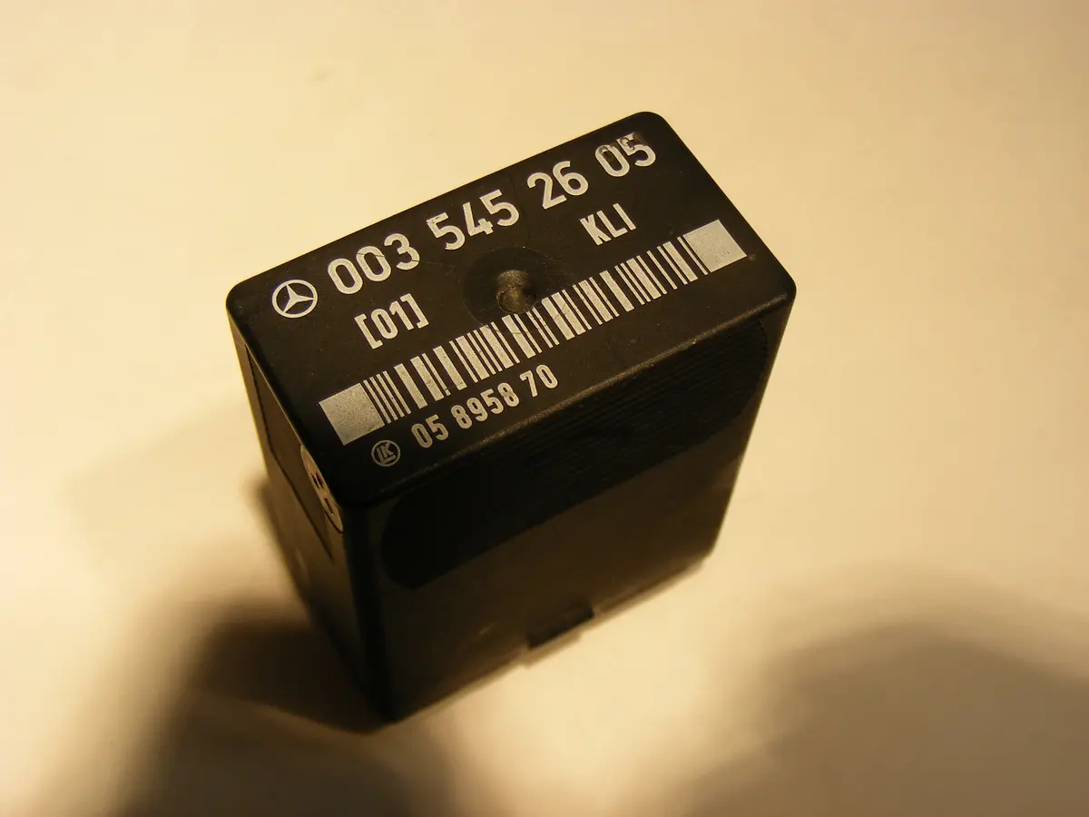 Mercedes Fuel Pump Relay 0035452505 1