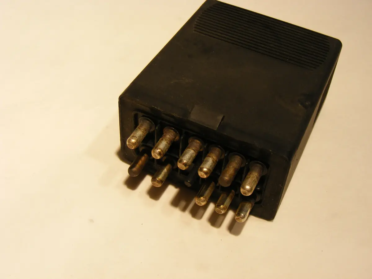 Mercedes Fuel Pump Relay 0035452505 2