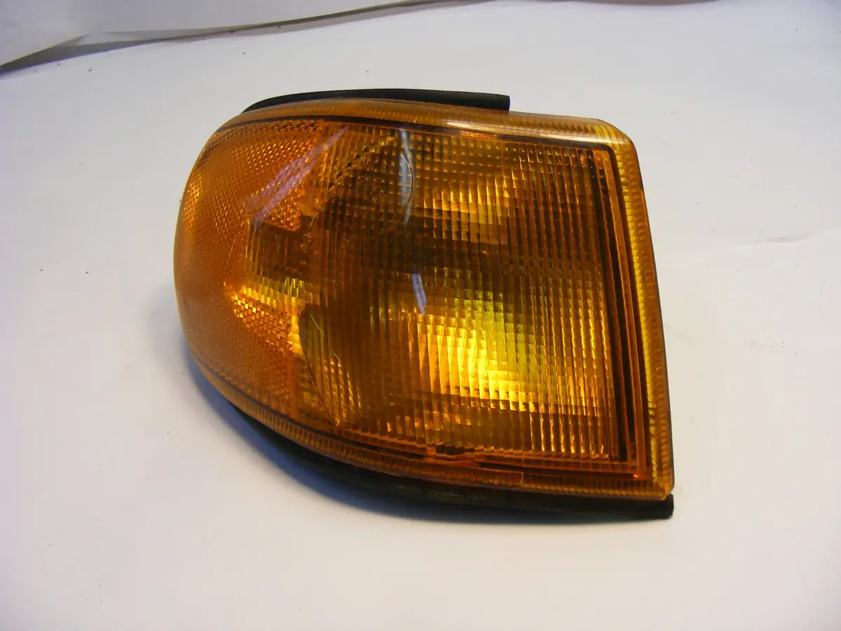 Saab 9000 Cse Aero 93-98 Turn Signal Parking Light Rh 4344065 1