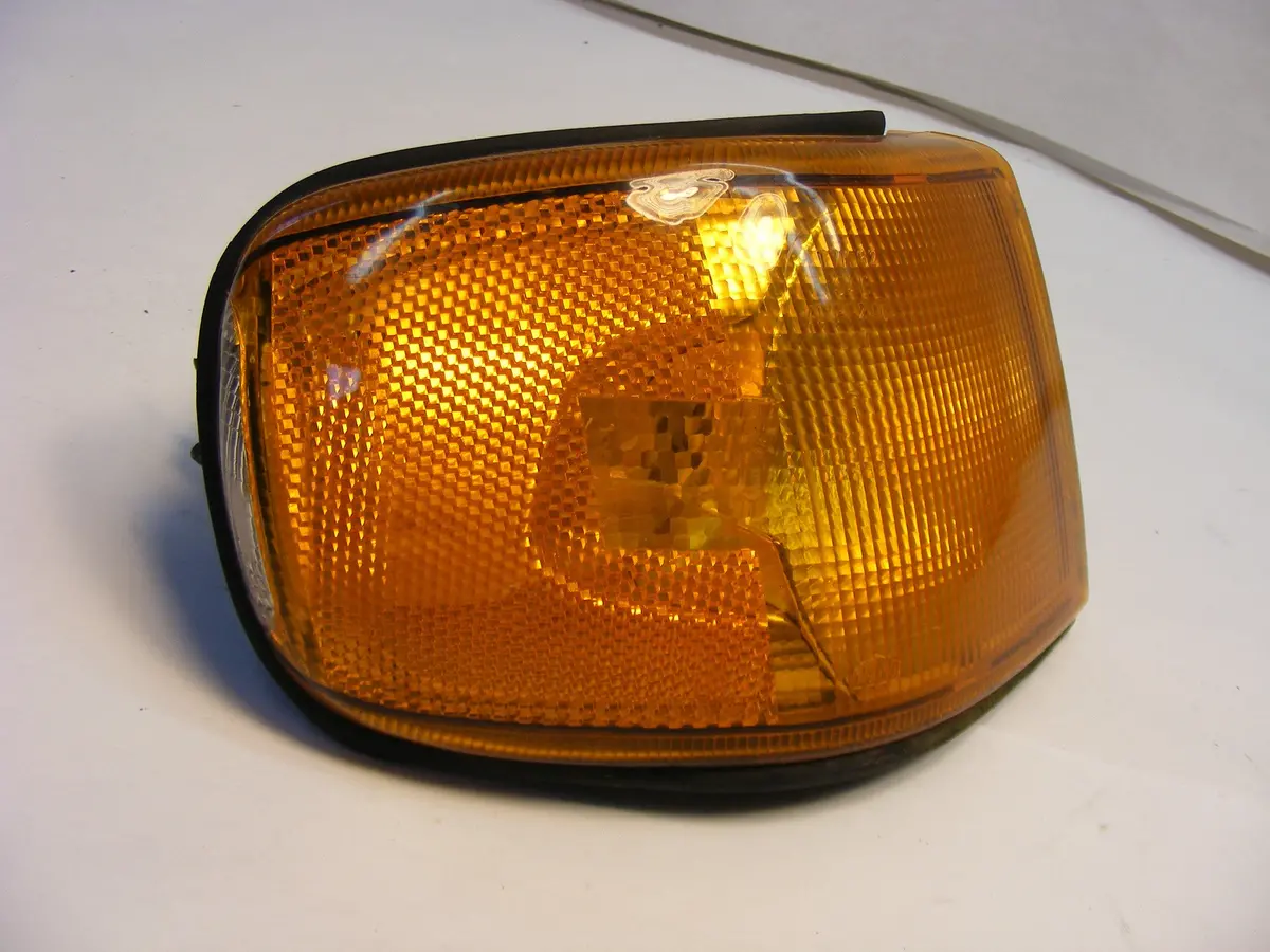 Saab 9000 Cse Aero 93-98 Turn Signal Parking Light Rh 4344065 2