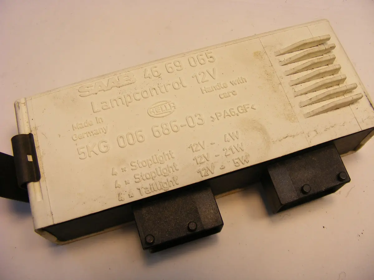 Saab 9000 Cs Cse Aero Tail Lamp Control Relay 4669065 1