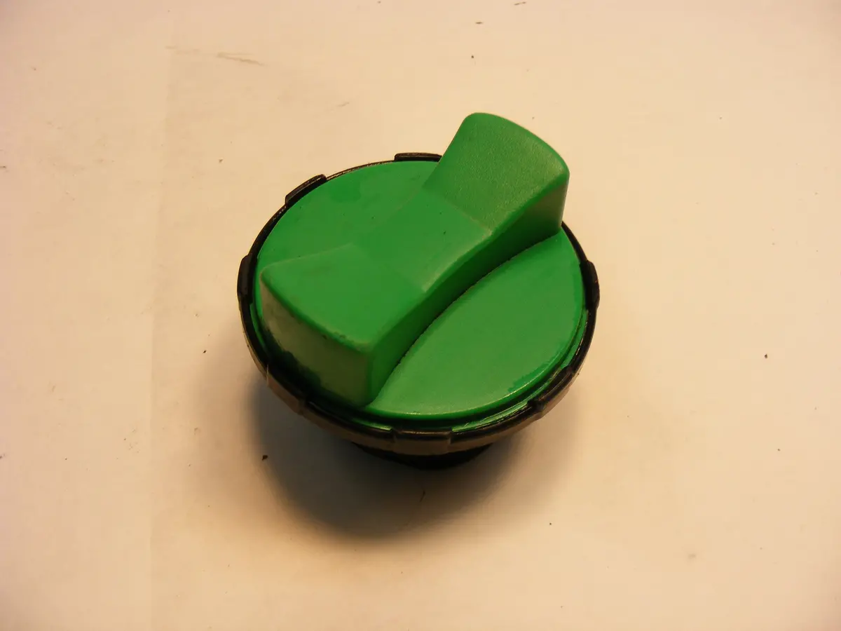 Saab 900 Classic Spg Turbo Original Green Gas Cap 4397048 9392705 1
