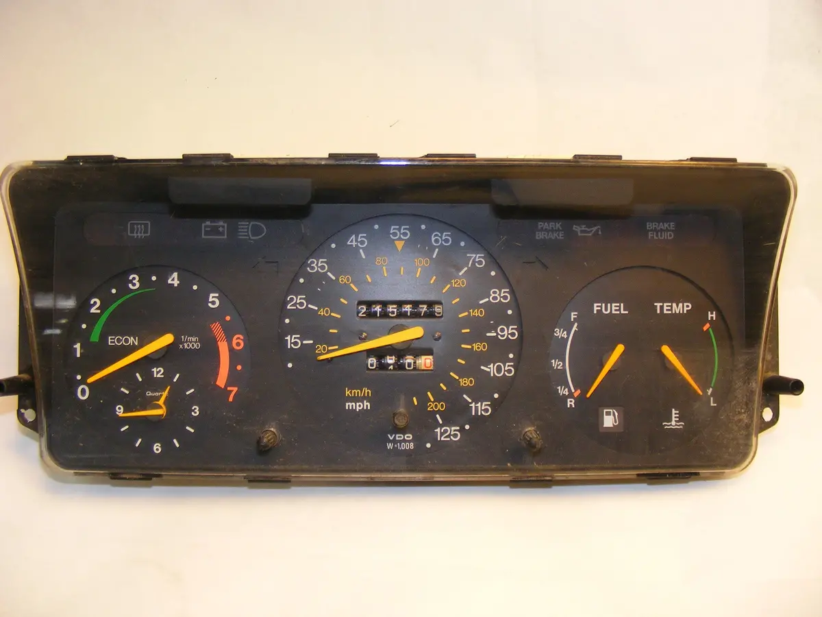 Saab 900 Non Turbo Classic Complete Gauge / Instrument Cluster Assembly 84 85 86 87 88 1