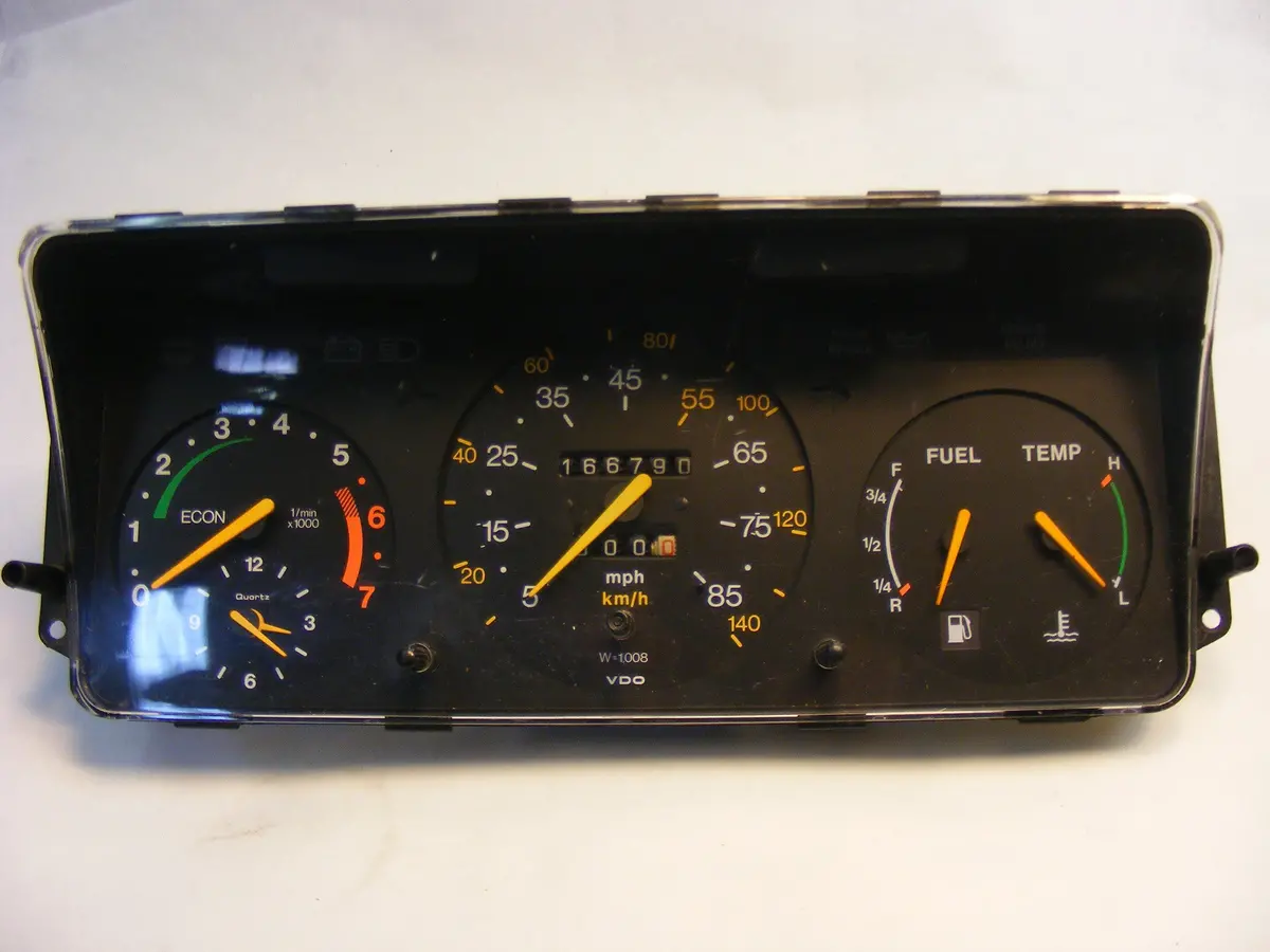 Saab 900 Non Turbo Classic Complete Gauge / Instrument Cluster Assembly 81 82 83 84 8560419 9550872 1