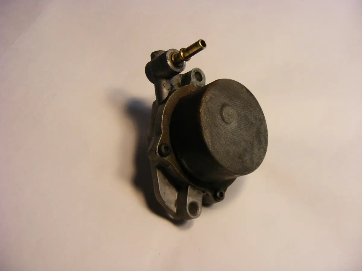 9-3 2.0 4 Cyl Brake Assist Vacuum Pump Assembly 12787696 / 55561099 Pierburg 03 04 05 06 07 08 09 10 11 1