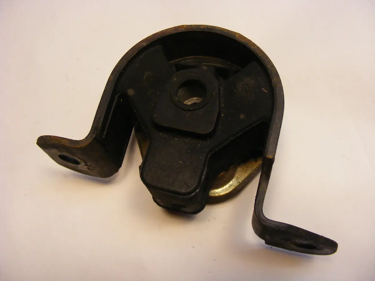 Saab 900 / 9-3 Transmission Mount 4283743 / 42 83 743 1