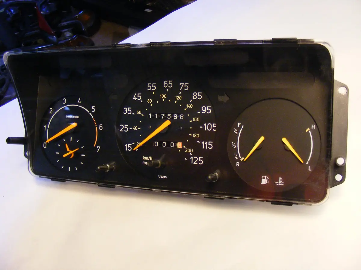 Saab 900 Non Turbo New Style Classic Complete Gauge / Instrument Cluster Assembly 92 93 1