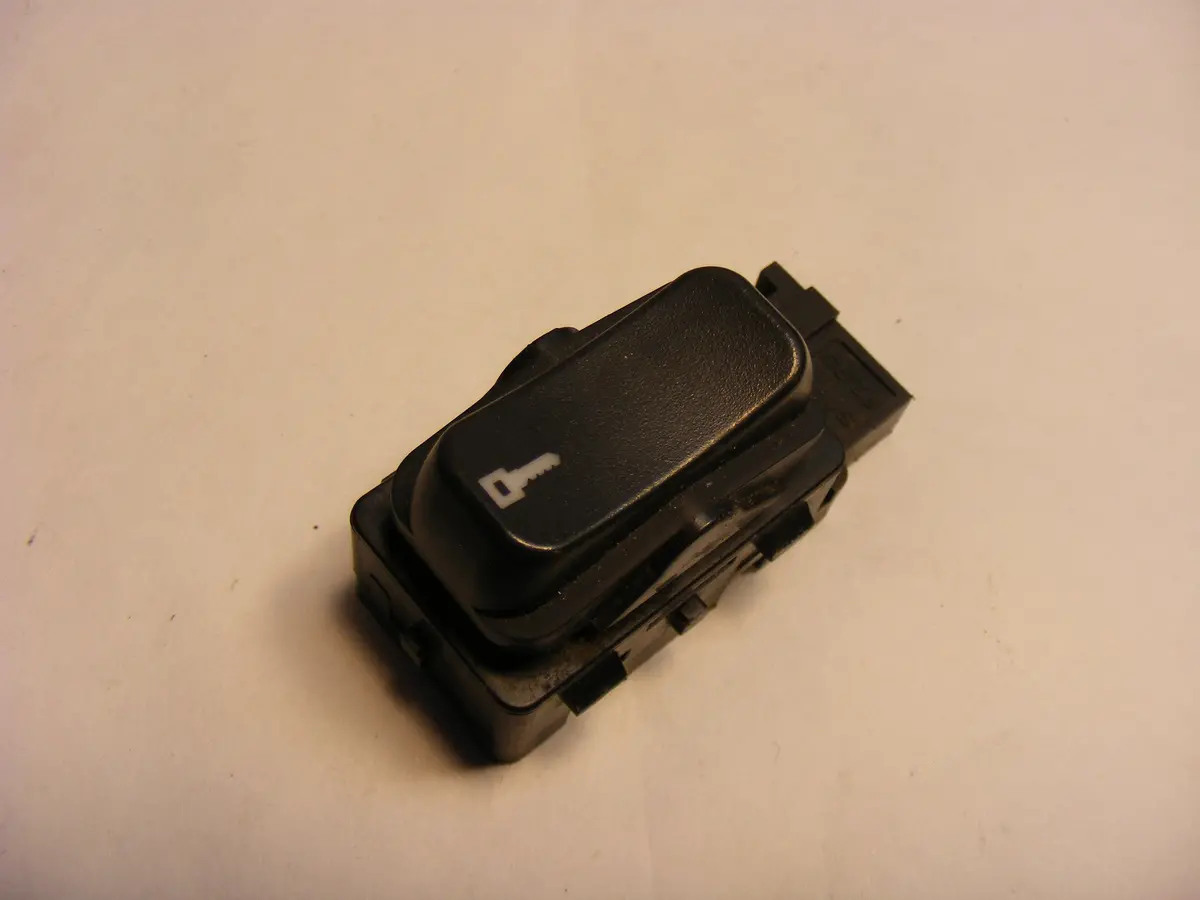 Saab 9-5 Power Door Lock Central Locking Switch 4617593 1