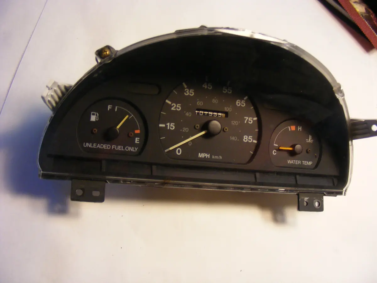 1993 Geo Metro 1.0 Liter Complete Gauge / Instrument Cluster Assembly 91 92 93 94 95 1