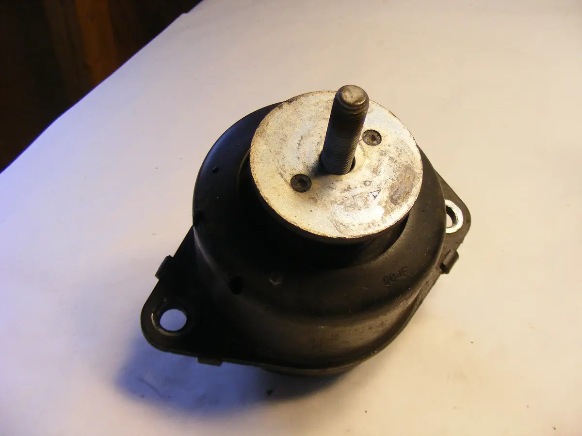 Saab 9-5 Se Aero 4 Cyl 2.3 Engine Mount 12770367 1
