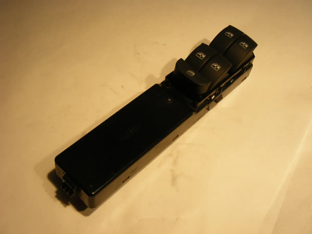 2010-2011 9-3 Turbo 12772063 12772077  Power Window Switch Pack 1
