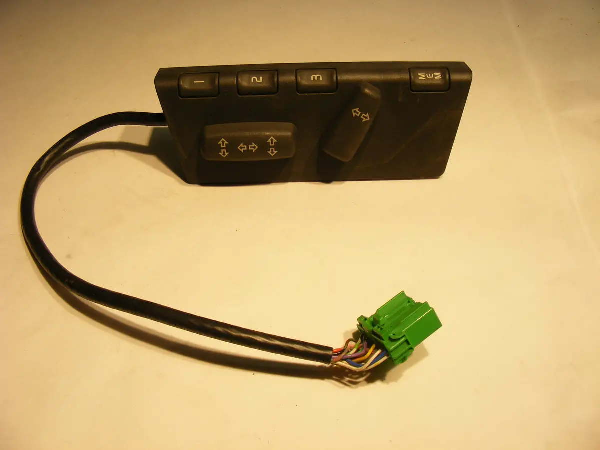 Volvo C70 S70 V70 Xc70 Power Seat Switch 9472715 Left Driver Side With Memory 98 99 00 01 02 03 04 2