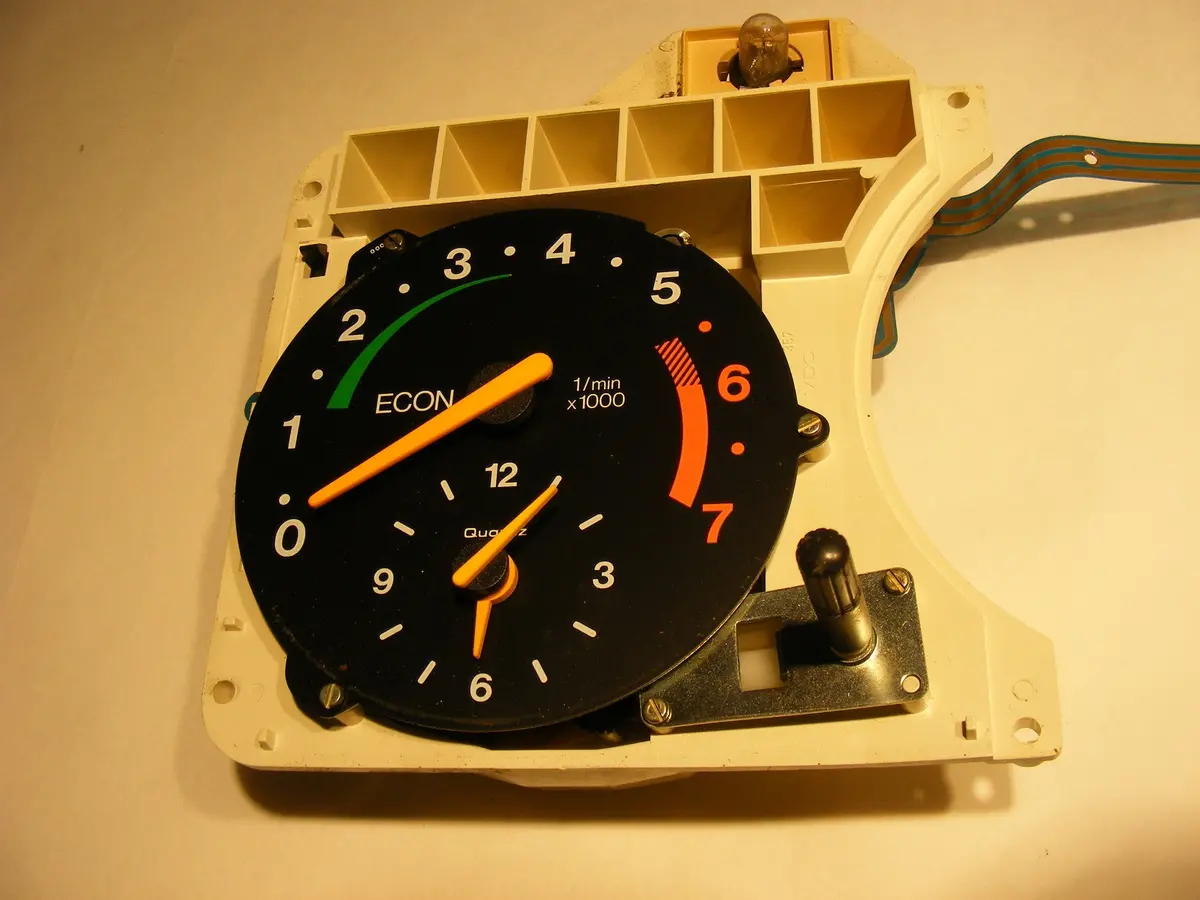 Saab 900 Turbo / Non Turbo Classic Tac Tachometer / Clock 1