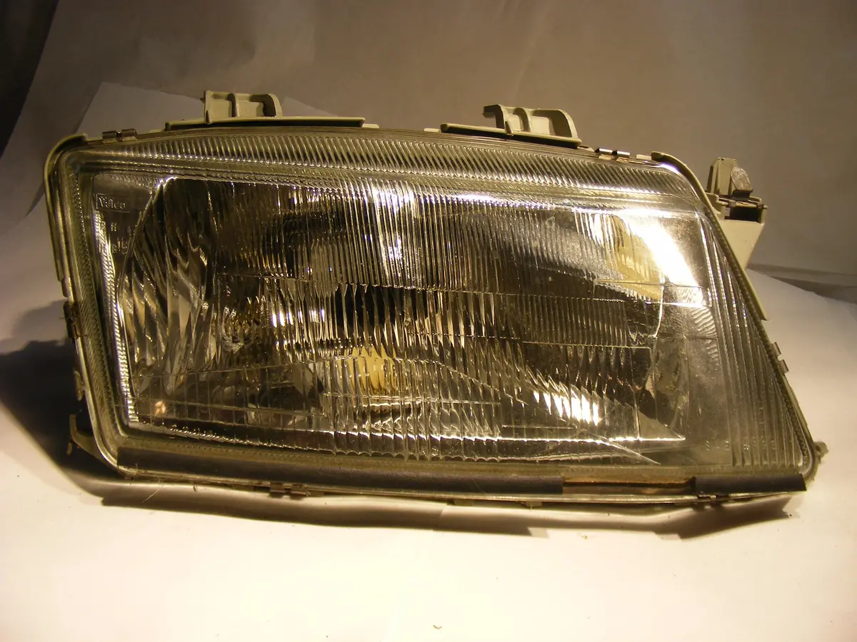 Saab 900 94 95 96 97 98 Valeo Headlight Assembly - Passenger Side 86631 Saab Oe 4240289 1