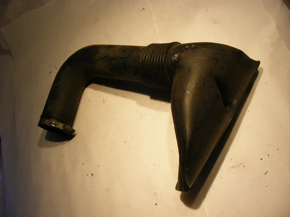 Saab 900 Classic Turbo / Spg Air Intake Pipe For Bosch Jetronic System Cars 7525447 / 8978306 1