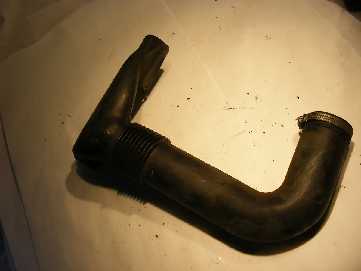 Saab 900 Classic Turbo / Spg Air Intake Pipe For Bosch Jetronic System Cars 7525447 / 8978306 2