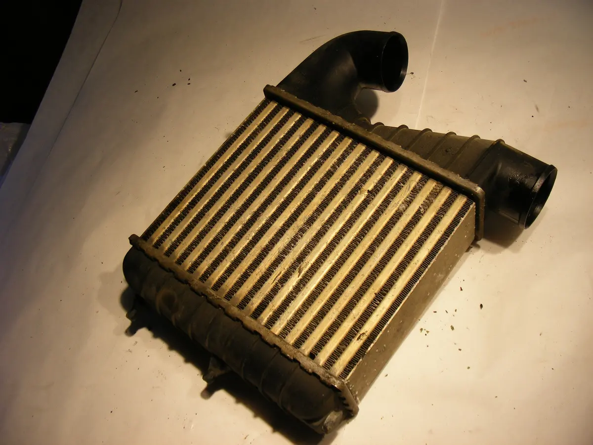 Saab 900 Intercooler Unit, Genuine Blackstone Classic Turbo / Spg 7544539 7599418 85 86 87 88 89 90 91 92 93 94 1