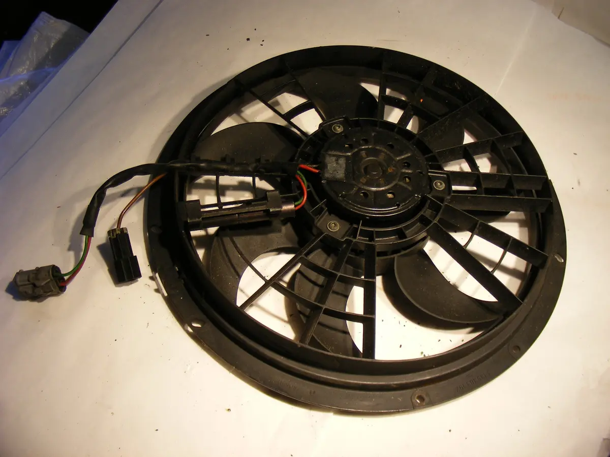 94 95 96 97 Volvo 850 Turbo / Glt Radiator Fan Assembly With Motor 238899 1
