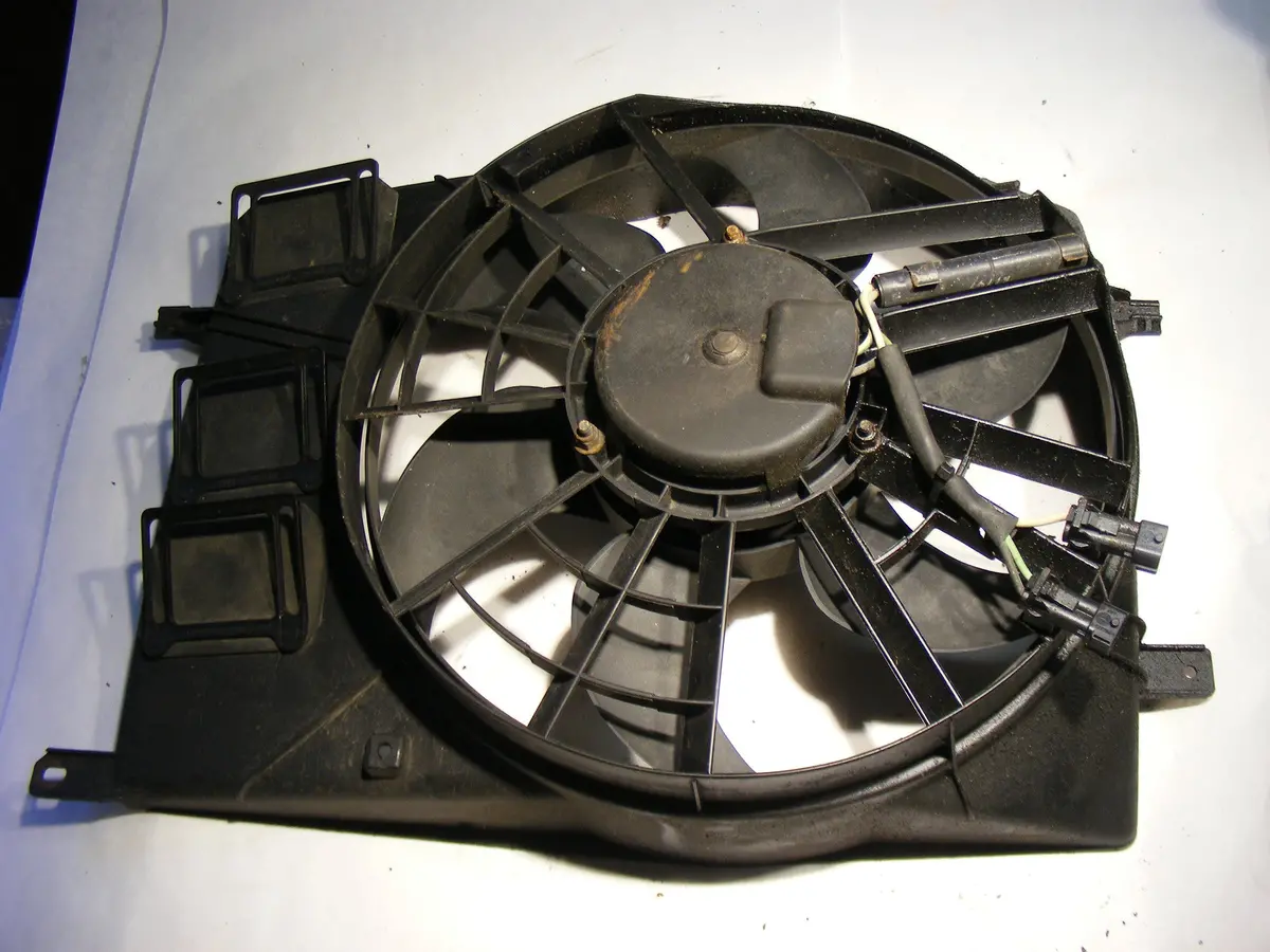 Saab 900 Turbo / 9-3 Se Electric Radiator Fan With Shroud & Resistor 4877015 4237046 4962924 94 95 96 97 98 99 00 01 02 1