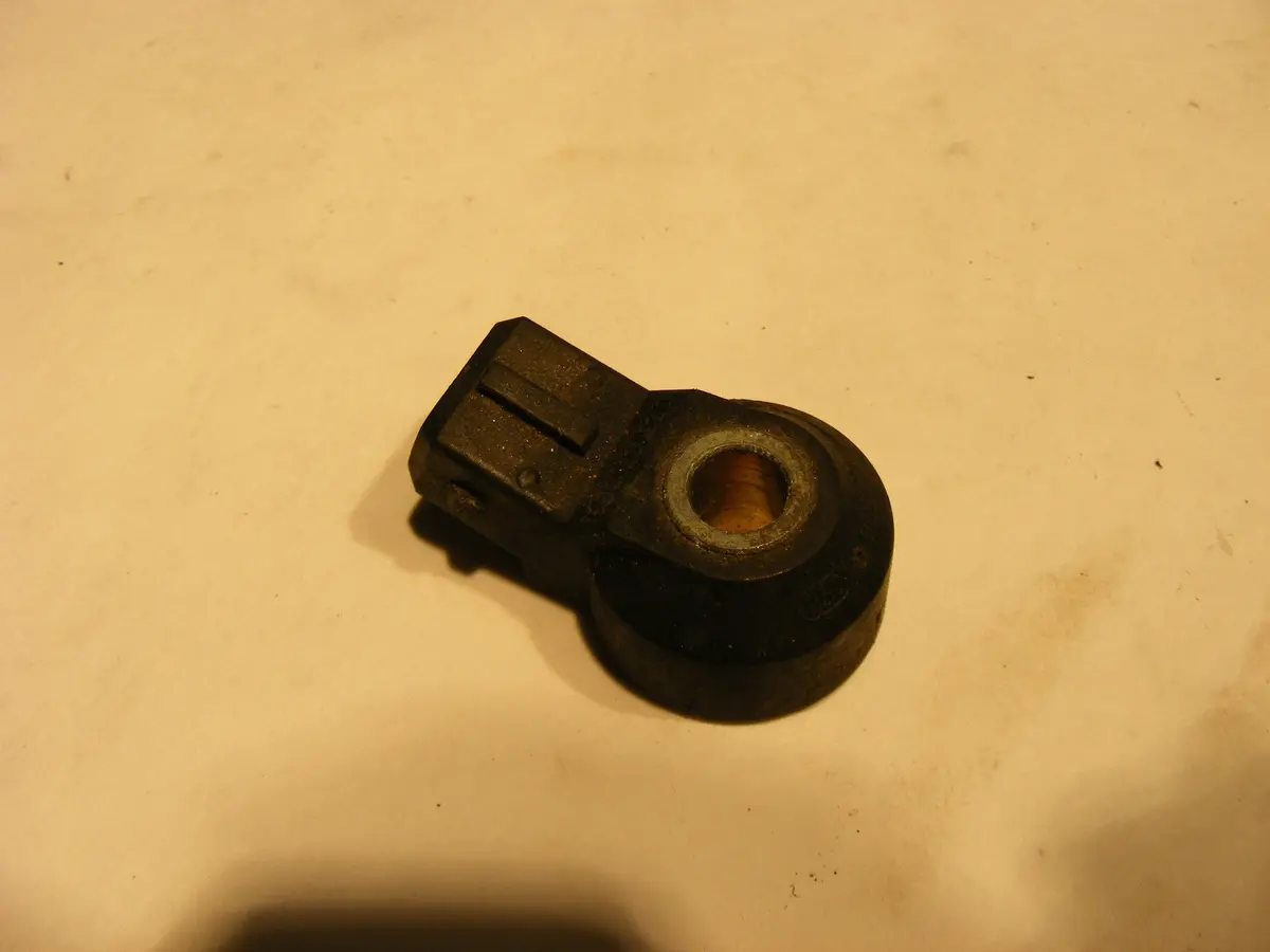 Genuine Bosch Knock Sensor 0261231006 Saab Volvo Oe 7568801    0 261 231 006 1