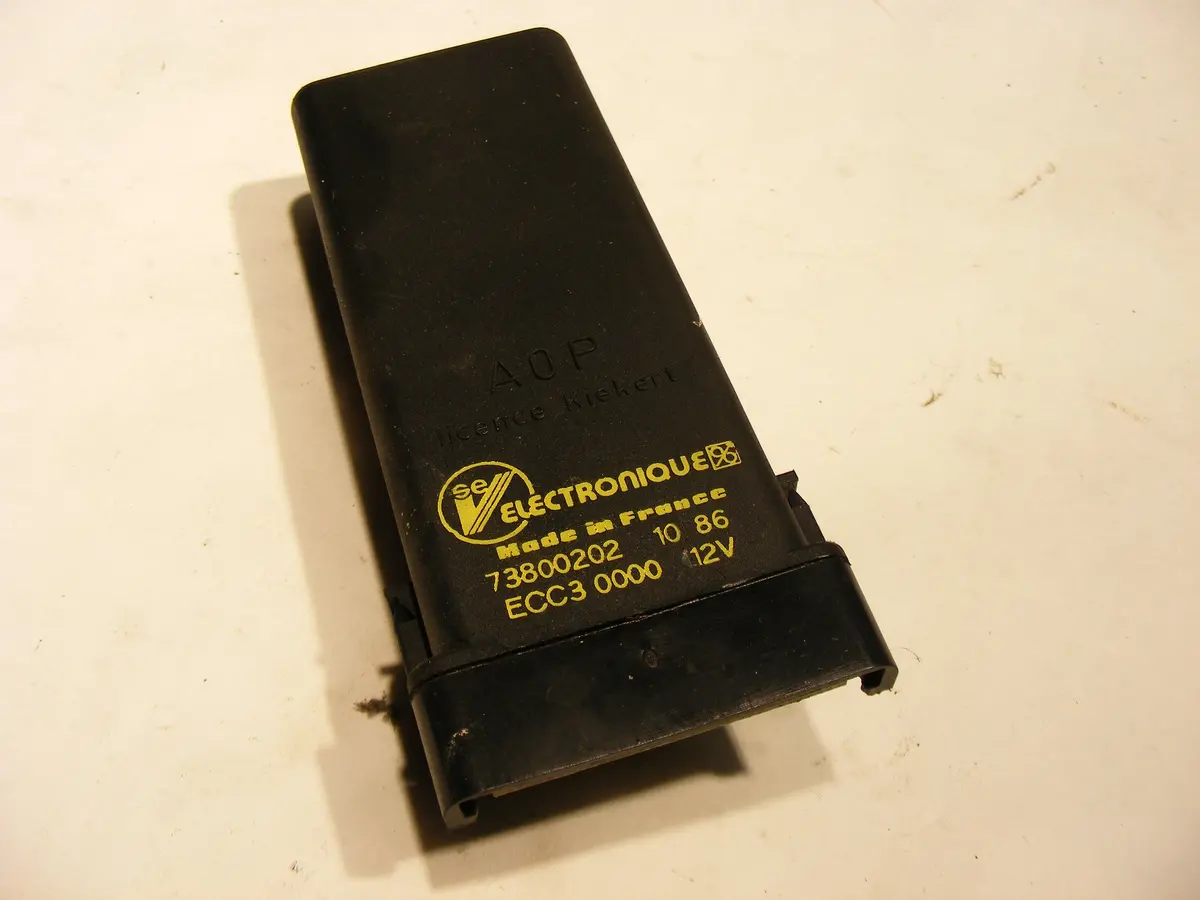 Peugeot / Citroen 505 Central Locking Control Unit For Locks 73800202  Lock 1