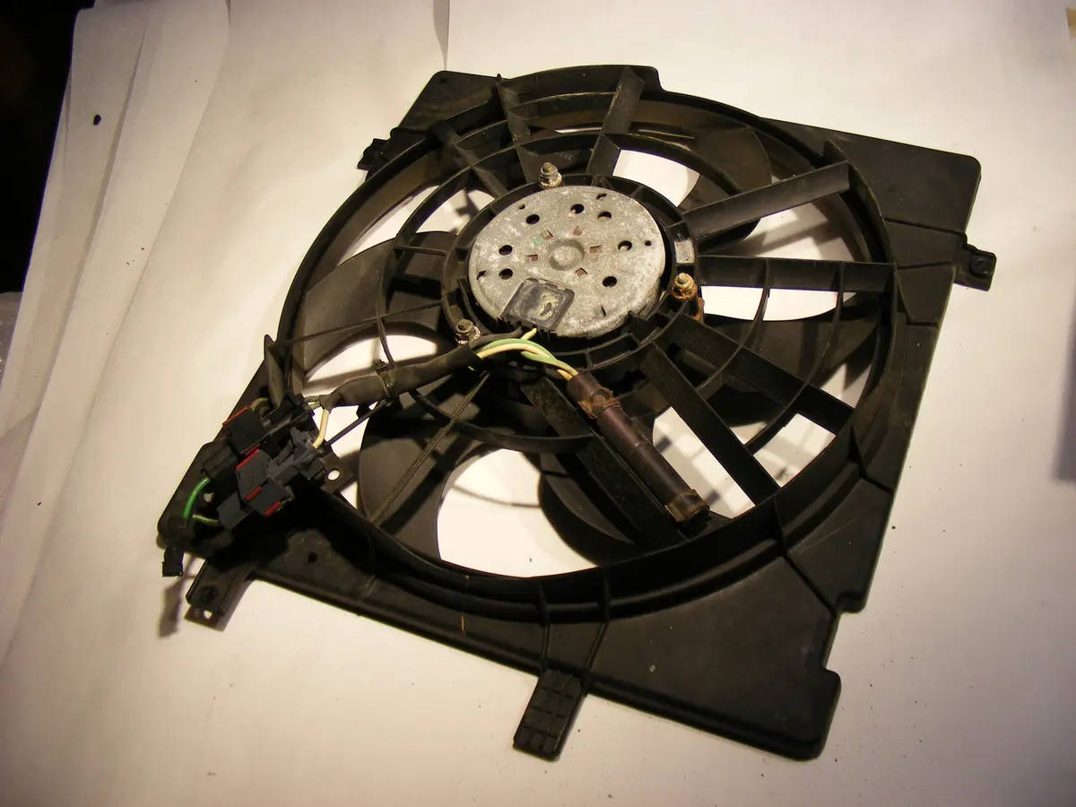 Saab 9000 Turbo 95 96 97 98 2 Speed Electric Radiator Fan With Shroud & Resistor 4359899 8822777 4877015 1