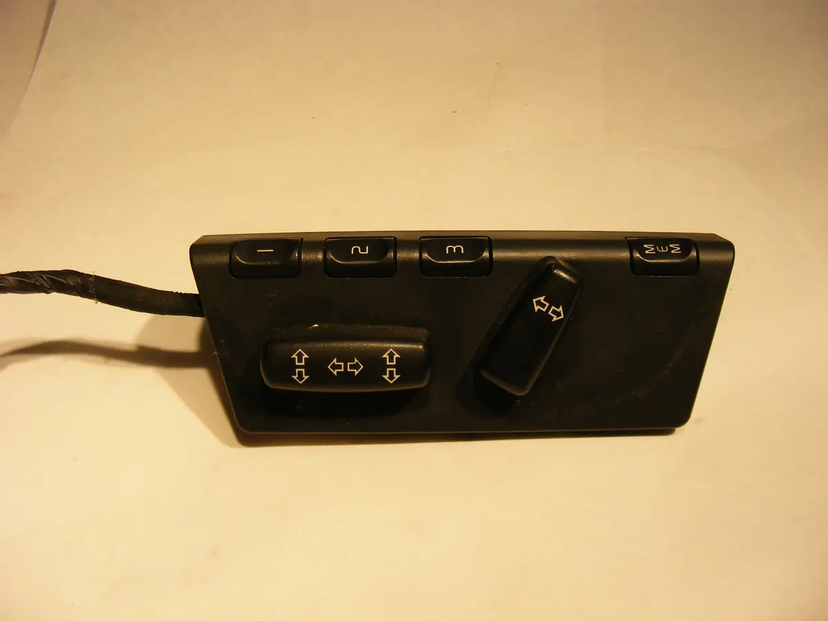 Volvo S60 Xc90 S80 S70 V70 Xc70 Power Seat Switch 39980245 Left Driver Side With Memory 98 99 00 01 02 03 04 05 06 07 08 09 10 11 1