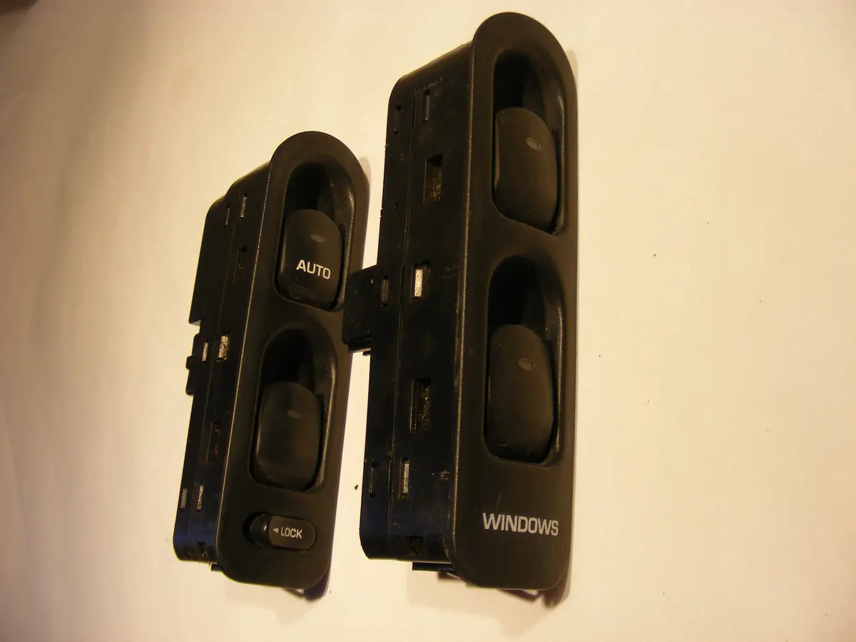 Saturn L200 L300 L Series 4 Door Black Power Window Switch Pack Pair 90363750 90363747 L100 Ls Lw200 Lw300 1