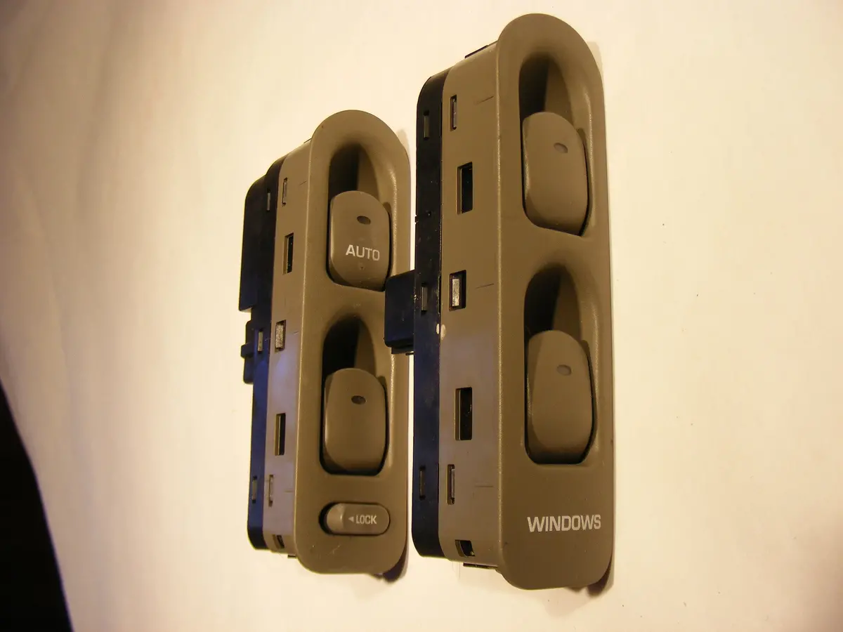 Saturn L200 L300 L Series 4 Door Gray Power Window Switch Pack Pair 90363748 90363751 L100 Ls Lw200 Lw300 1