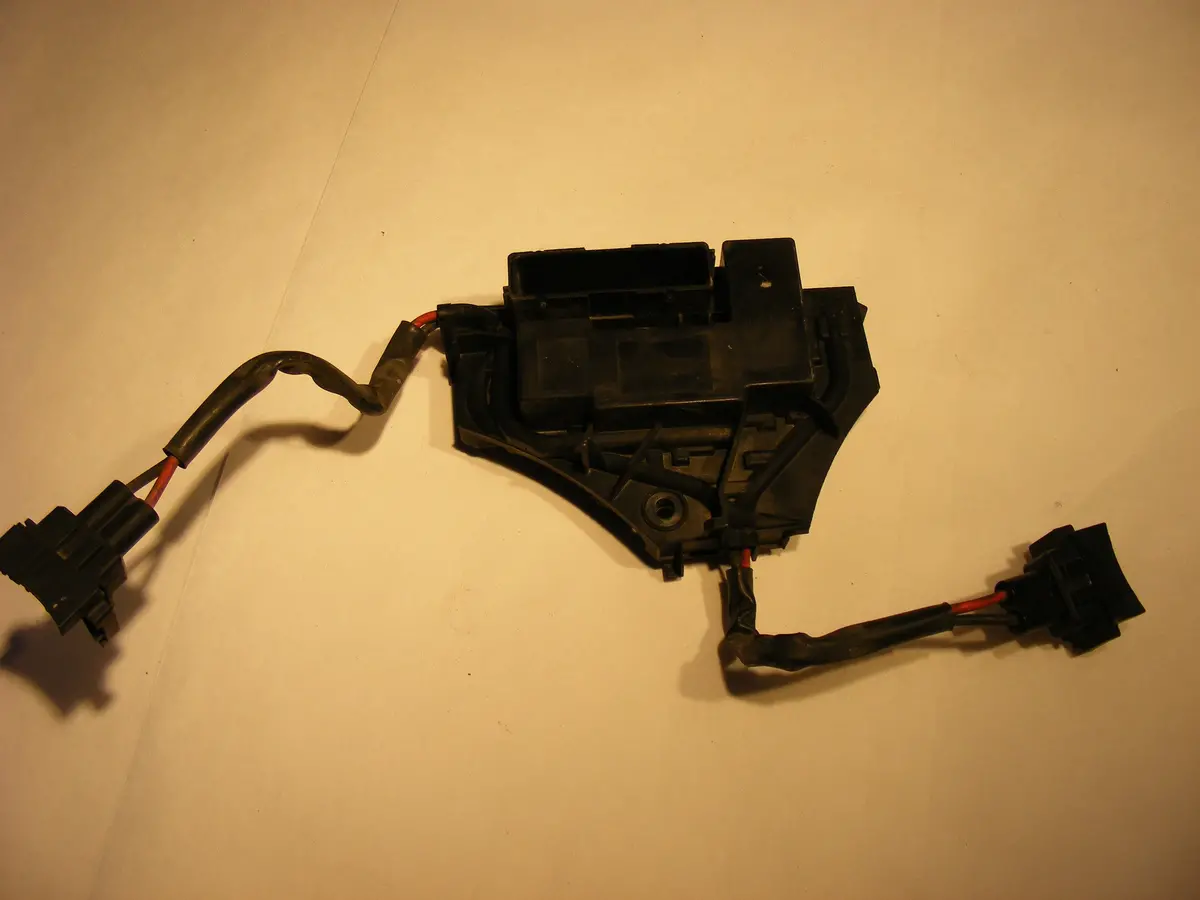 Saab 9-3 Sport Sedan / Combi Radiator Fan Speed Controler Control Unit Resistor Relay Box 24418357 1379131 G24418357 1