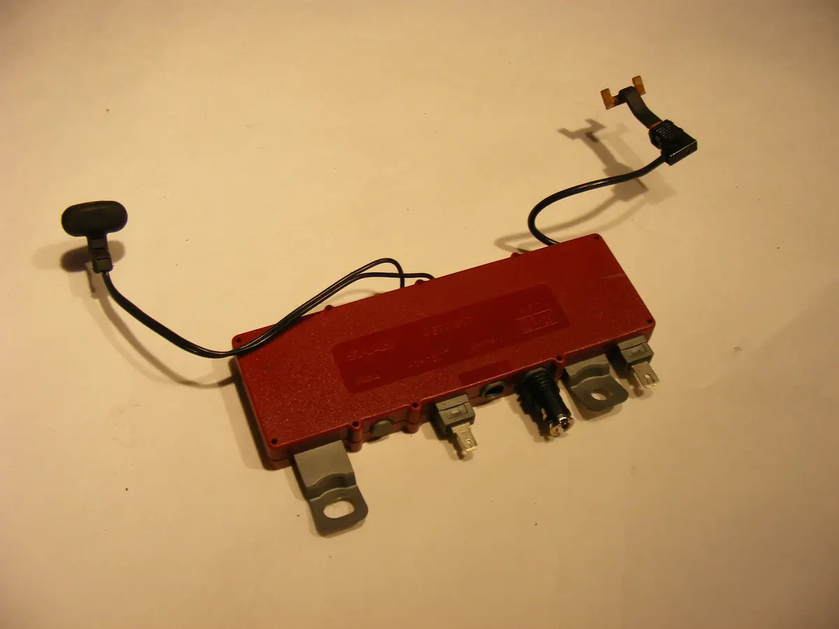 Saab 9-5 Sedan Antenna Amplifier Booster Switch Unit 4870317 Adr727 Oem 99 00 01 02 03 04 05 06 07 08 09 1