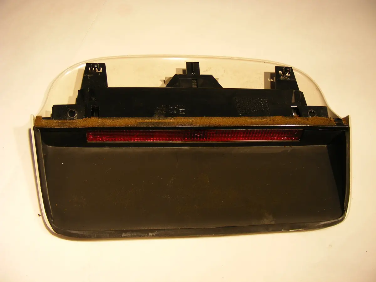 Saab 9-5 Sedan 3Rd Center High-Mount Tail Light Brake Light Assembly With Cover 12777461 4785234 24147001 1