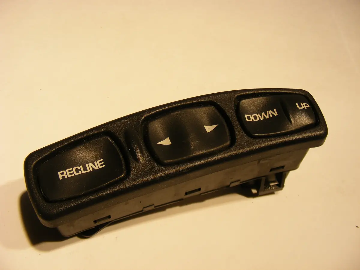 Saturn L200 L300 L Series 4 Door Black Power Driver Seat Switch Button 90585313 Rare! L100 Ls Lw200 Lw300 1