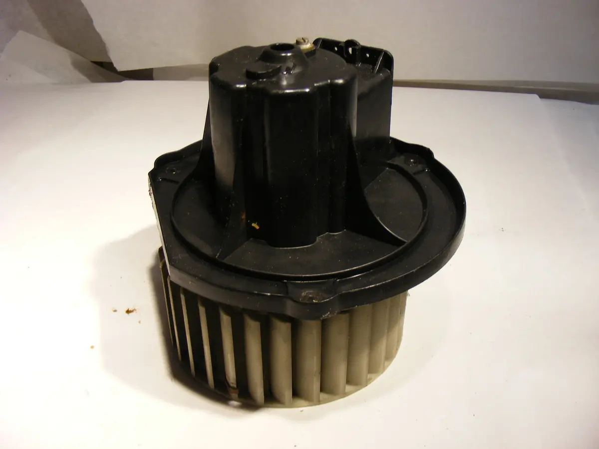 Old Style Mercedes W123 Blower Motor Heater Fan 300D 240D Bosch 3137020001 / Bosch 3137 020 001 1